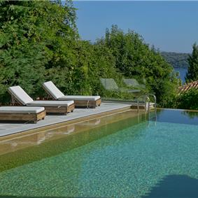 5 bedroom villa with infinity pool on Lefkada, sleeps up to 14